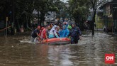 Banjir terjadi karena hujan ekstrem yang turun sejak Senin (24/2) malam hingga Selasa (25/2) pagi. CNN Indonesia/Bisma Septalisma
