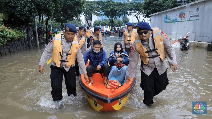 Banjir kembali melanda ibu kota Jakarta pada awal pekan lalu