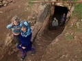 FOTO: 'Hunian' Bawah Tanah Pengungsi Suriah dari Serangan Bom