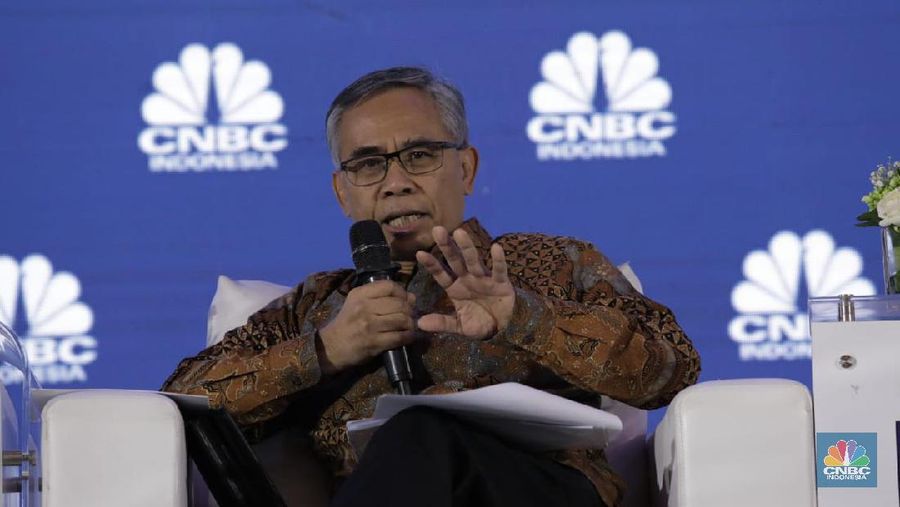 Ketua Dewan Komisioner OJK, Wimboh Santoso di acara CNBC Indonesia Economic Outlook 2020 di The Ritz Carlton Ballroom, Pasific Place, Jakarta, Rabu 26/2/2020. (CNBC Indonesia/Tri Susilo)