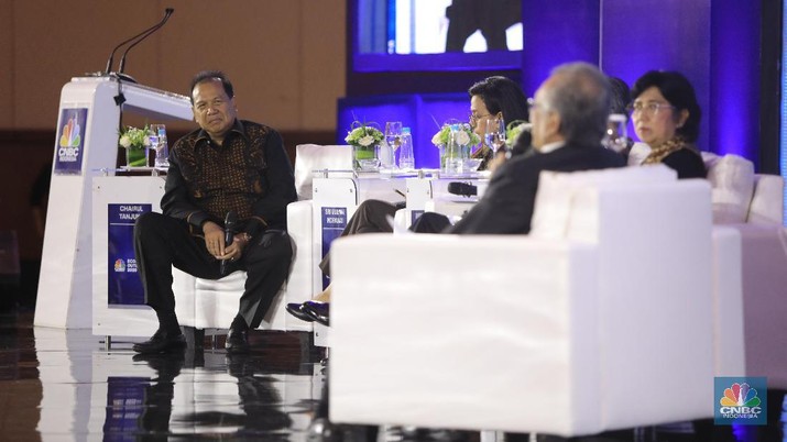 Founder & Chairman CT Corp Chairul Tanjung memberi sambutan di acara CNBC Indonesia Economic Outlook 2020 di The Ritz Carlton Ballroom, Pasific Place, Jakarta, Rabu 26/2/2020. (CNBC Indonesia/Andrean Kristianto)