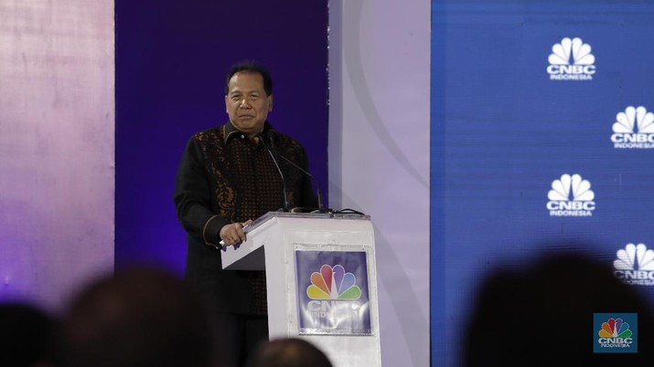 Founder & Chairman CT Corp Chairul Tanjung memberi sambutan di acara CNBC Indonesia Economic Outlook 2020 di The Ritz Carlton Ballroom, Pasific Place, Jakarta, Rabu 26/2/2020. (CNBC Indonesia/Tri Susilo)