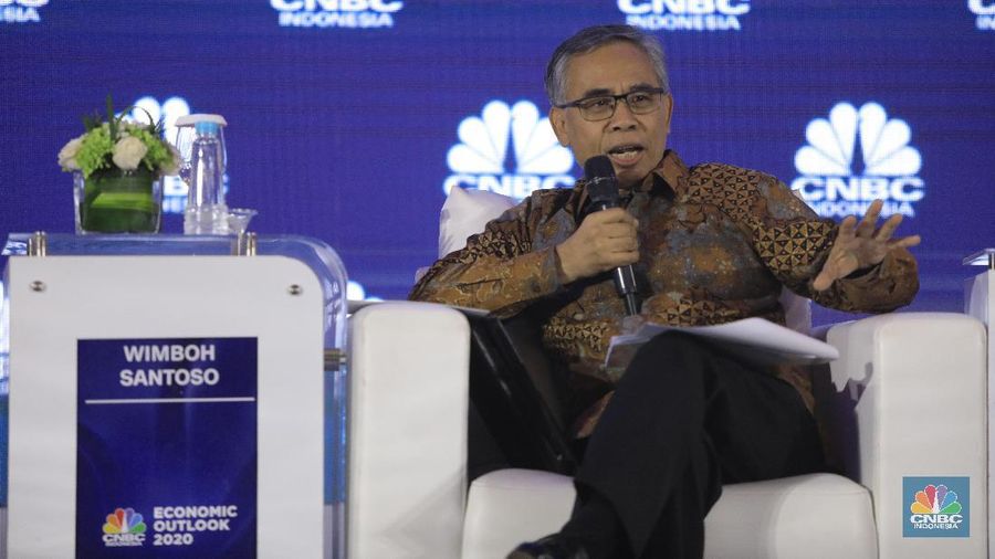 Ketua Dewan Komisioner OJK, Wimboh Santoso di acara CNBC Indonesia Economic Outlook 2020 di The Ritz Carlton Ballroom, Pasific Place, Jakarta, Rabu 26/2/2020. (CNBC Indonesia/Andrean Kristianto)