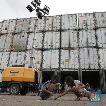 Penampakan Korban Banjir yang Terpaksa Mengungsi di Kontainer