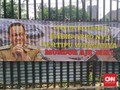 Spanduk 'Banjir Kotanya, Anies Mundur' Terbentang di Menteng