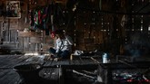 Pemukiman suku-suku Naga adalah salah satu contoh sudut termiskin di Myanmar, di mana banyak orang harus berjalan berhari-hari untuk mencapai kota terdekat, hanya beberapa anak yang mengenyam pendidikan sekolah dasar, dan hanya 40 persen desa yang memiliki aliran listrik. (Ye Aung THU / AFP)