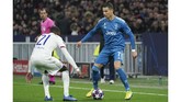 Cristiano Ronaldo tampil sejak menit pertama dalam laga Lyon vs Juventus pada babak 16 besar Liga Champions di Stadion Groupama. (AP Photo/Laurent Cipriani)
