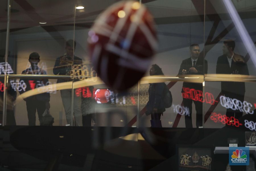 Ilustrasi Bursa, Pergerakan Layar IHSG di Gedung BEI Bursa Efek Indonesia (CNBC Indonesia/Muhammad Sabki)