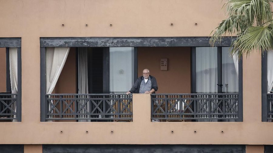 1 orang kena virus corona 1000 tamu hotel di Spanyol dikarantina (AP Photo/Joan Mateu)