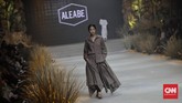 Busana yang dipamerkan cukup beragam seperti modest wear, penggunaan kain tradisional Nusantara, hingga busana siap pakai. (CNN Indonesia/ Adhi Wicaksono)