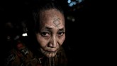 Warga Suku Naga pada umumnya perang karena perebutan tanah, dan ada laporan para pejuang memotong kepala musuh-musuh mereka sebagai tanda kemenangan hingga akhir tahun 1960-an. (Ye Aung THU / AFP)
