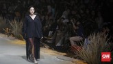Sebagai gong, label Aleabe milik Melly Goeslaw dan Wana Yuliana unjuk gigi. Peragaan busana mengusung koleksi bertajuk