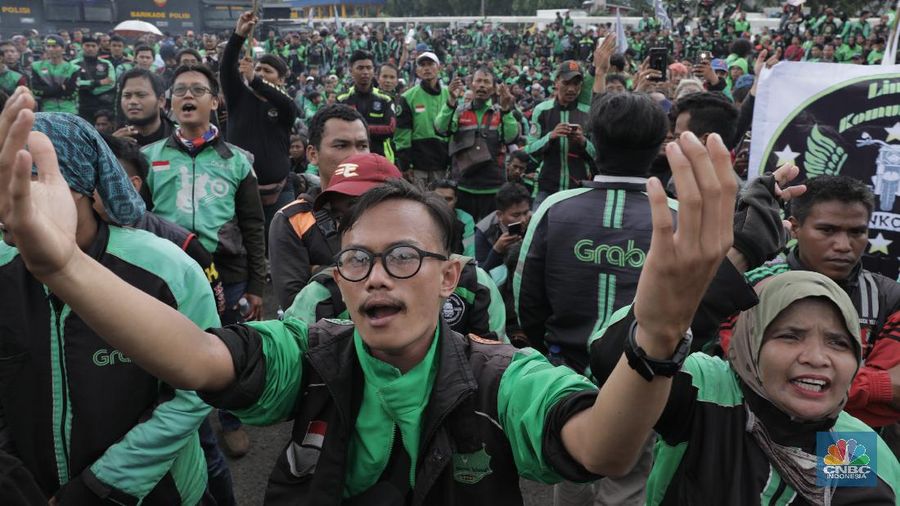 Mereka berasal dari komunitas driver yang ada di Jakarta dan sekitarnya.