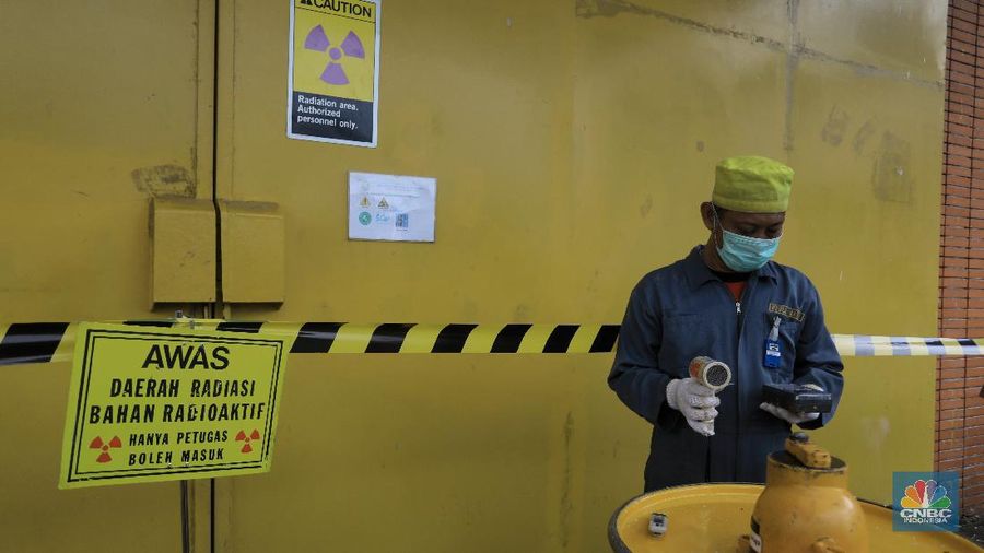 Badan Teknologi Nuklir Nasional (Batan) menyatakan pengelolaan bahan radioaktif di Indonesia diawasi sangat ketat oleh Badan Pengawas Tenaga Nuklir (Bapeten).