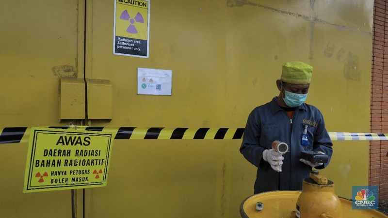Badan Teknologi Nuklir Nasional (Batan) menyatakan pengelolaan bahan radioaktif di Indonesia diawasi sangat ketat oleh Badan Pengawas Tenaga Nuklir (Bapeten).