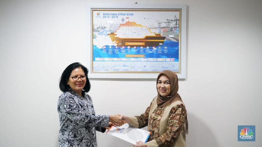 Kementerian juga memberhentikan dengan hormat Ina Primiana dan Wahyu Kuncoro dari jabatan Komisaris Utama dan Wakil Direktur Utama.