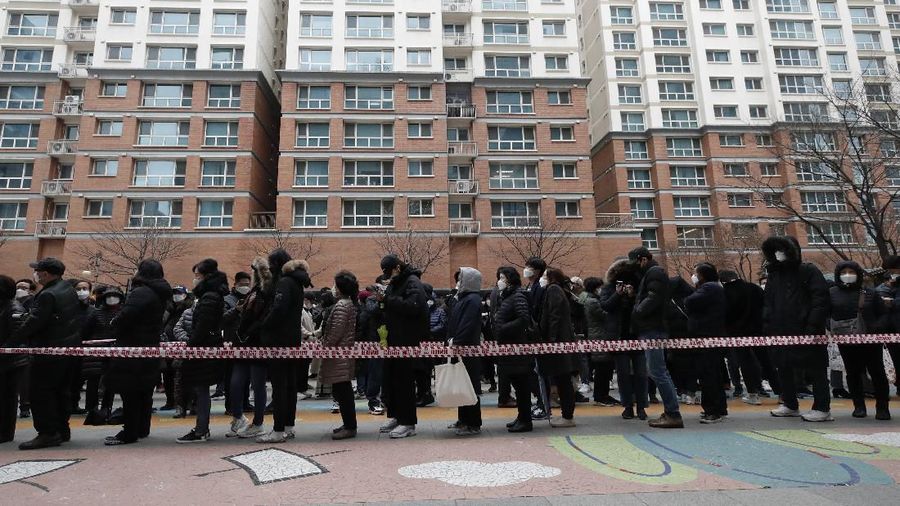 Kasus COVID-19 yang disebabkan virus corona makin menjadi di Korea Selatan.