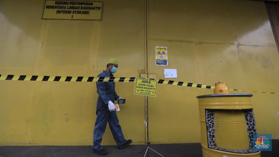 Badan Teknologi Nuklir Nasional (Batan) menyatakan pengelolaan bahan radioaktif di Indonesia diawasi sangat ketat oleh Badan Pengawas Tenaga Nuklir (Bapeten).