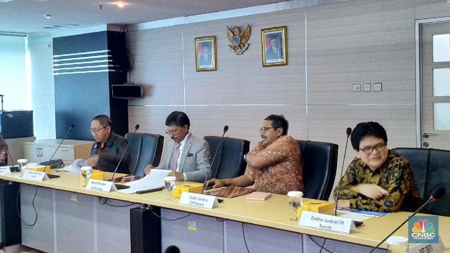 Kemendag, Kominfo dan Kemenperin menyelenggarakan rapat untuk memutuskan skema blokir IMEI ponsel ilegal di Indonesia.