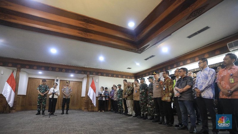 Pemerintah memberangkatakan tim evakuasi untuk memulangkan 68 Warga Negara Indonesia (WNI) dari total 70 WNI yang berada di kapal pesiar Diamond Princess.