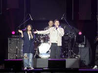 Rizky Febian Ajak Duet Penggemar di BNI Java Jazz Festival