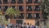 Sebanyak 23 tamu Hotel H10 Costa Adeje Palace di Tenerife, Spanyol, dikarantina karena virus corona. (AFP/DESIREE MARTIN)