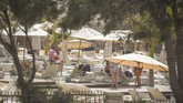 Infeksi virus itu ditemukan setelah ada empat wisatawan Italia yang menginap di sana. (AFP/DESIREE MARTIN)