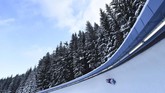 Atlet Amerika Serikat, Andrew Blaser berlaga dalam Skeleton World Championships di Altenberg, 28 Februari. Skeleton adalah olahraga meluncur di atas papan. (AP Photo/Jens Meyer)