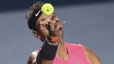 Rafael Nadal saat menghadapi Miomir Kecmanovic dalam laga babak kedua ATP Meksiko Terbuka. Nadal berhasil menjadi juara di ajang ini. (Photo by PEDRO PARDO / AFP)