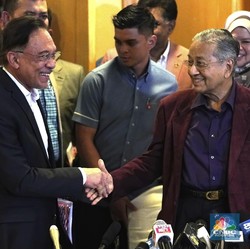Anwar Ibrahim Klaim Jadi PM Malaysia, Didukung Mahathir?