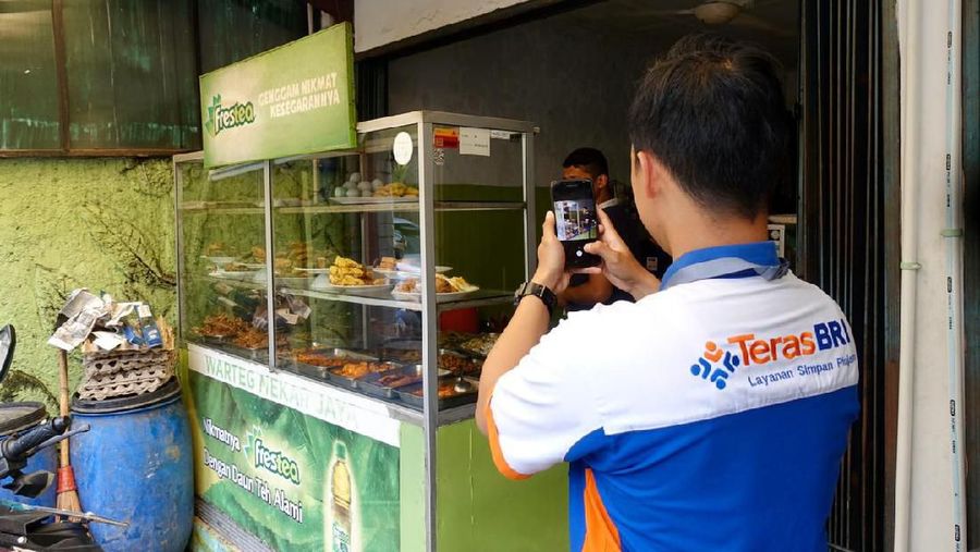 Berkat aplikasi ini pemproses data calon debitur hingga pengecekan agunan bisa dilakukan hanya dalam 30 menit.