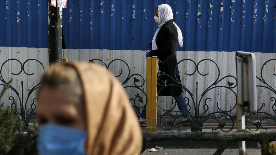 Iran meningkatkan jumlah kematian menjadi 54 dari coronavirus baru, berikut rangkuman berita fotonya.