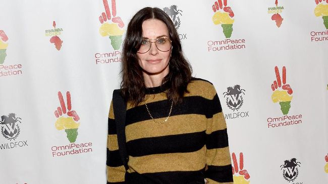 film horor komedi indonesia terbaru 2020 Selain Friends Courtney Cox Akan Main Serial TV Horor Komedi 