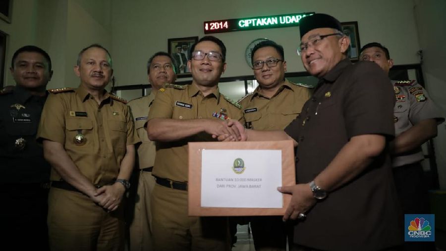 Penyerahan itu berlangsung di Balai Kota, Kota Depok, Jawa Barat, Senin (2/3/2020).