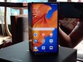 VIDEO: Huawei Mate Xs Dijual Lebih Mahal dari Motor Sport R15