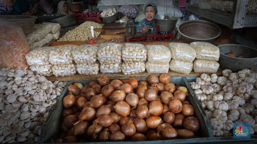 Izin impor bawang putih dan bombay dibebaskan sementara waktu.