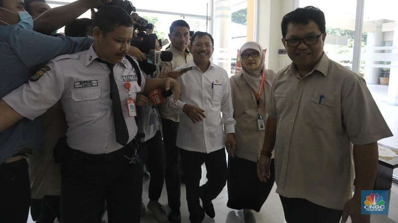 Menteri Kesehatan Terawan Agus Putranto mengonfirmasi RSPI Prof. Dr. Sulianto Saroso merawat dua orang pasien yang positif terjangkit Covid-19.