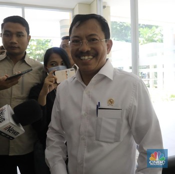 Datangi RSPI Sulianti Saroso, Terawan Cek WNI Positif Corona