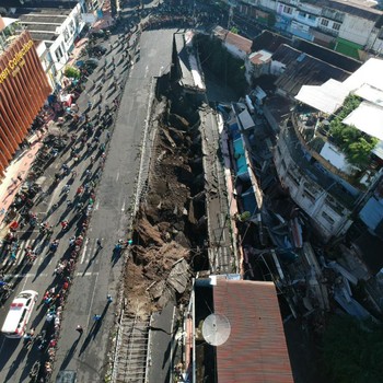 Penampakan 9 Ruko di Jember yang Ditelan Bumi