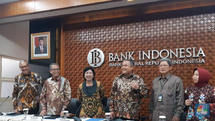 Gubernur Bank Indonesia (BI) Perry Warjiyo mengungkapkan tekanan di pasar keuangan global memang tengah terjadi dan tidak ringan.