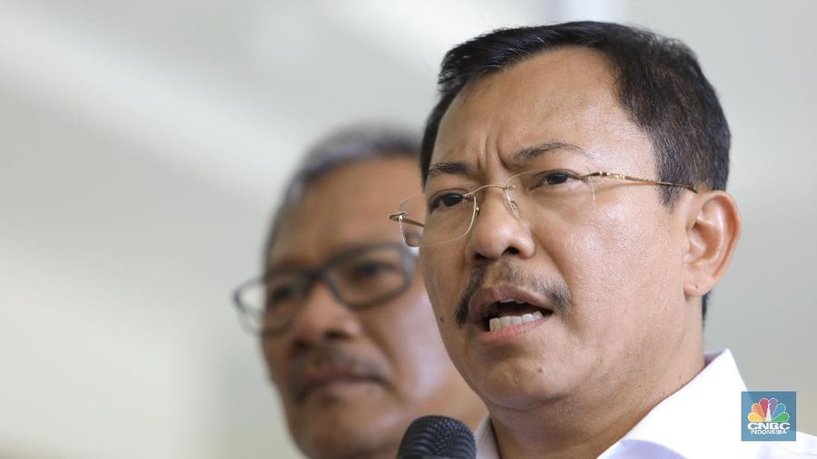 Menteri Kesehatan Terawan Agus Putranto memberikan keterangan pers usai mengunjungi dua warga negara Indonesia (WNI) yang positif virus corona (Covid-19) di Rumah Sakit Penyakit Infeksi Prof. Dr. Sulianti Saroso, Jakarta Utara, Senin (2/3/2020). (²©²ÊÍøÕ¾/Andrean Kristianto)