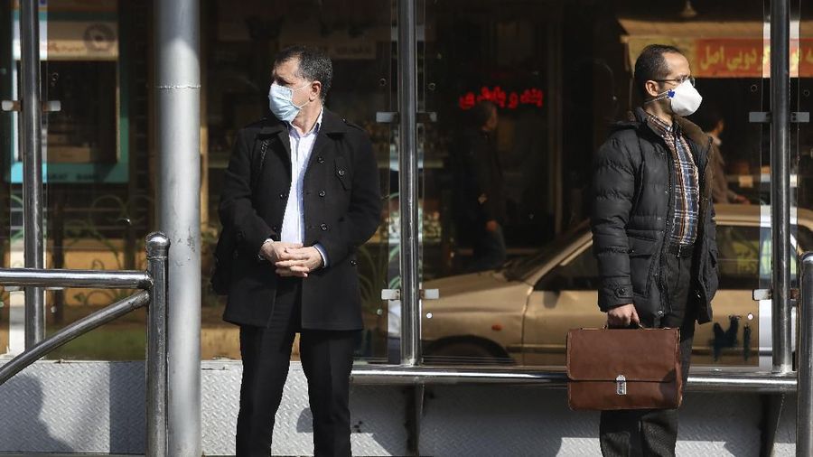 Agar tak tertular virus corona COVID-19 kamu perlu mengetahui cara penyebaran virus corona. Berikut ini penjelasan World Health Organization (WHO).