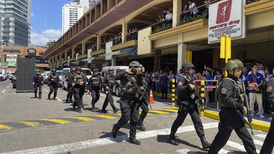 Sebanyak 30 pengunjung sebuah pusat perbelanjaan di kota timur Manila disandera oleh seorang pria bersenjata pada Senin (2/3/2020) waktu setempat.