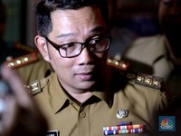 Ridwan Kamil Bagikan Bansos Rp500 Ribu, Utamakan Daerah PSBB