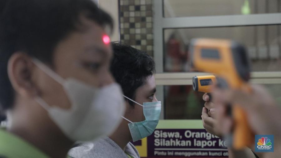 Sekolah di depok terapkan pencegahan virus corona. (CNBC Indonesia/ Muhammad Sabki)