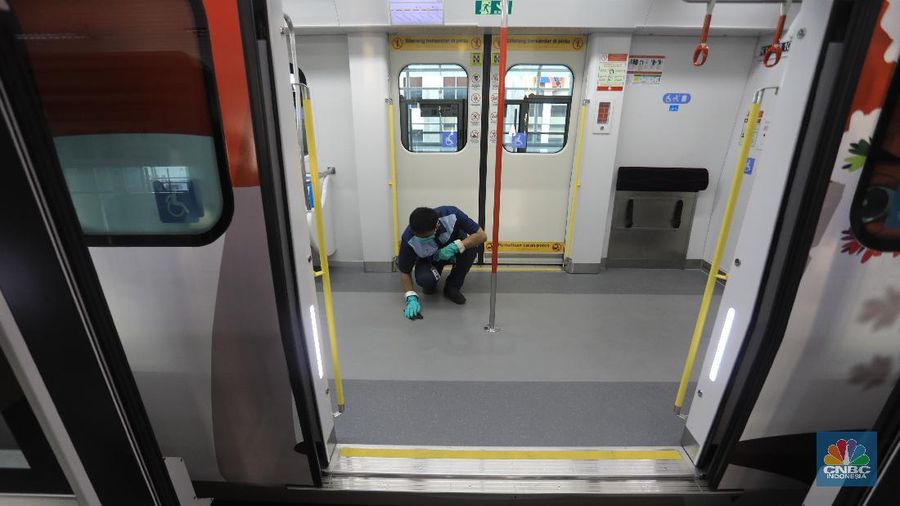 Pencegahan dilakukan di setiap sudut sarana dan prasarana LRT Jakarta.