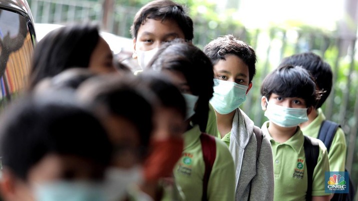 Sekolah di depok terapkan pencegahan virus corona. (CNBC Indonesia/ Muhammad Sabki)