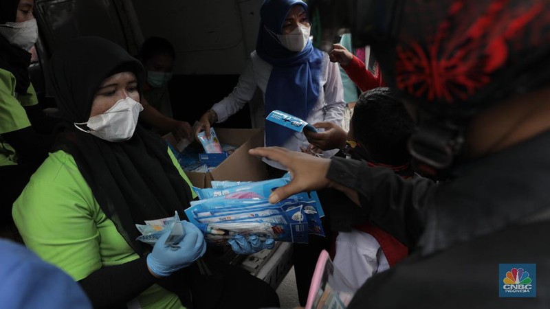 Masker makin langka dan mahal. Warga berburu masker murah di Depok. Berikut rangkuman berita fotonya.
