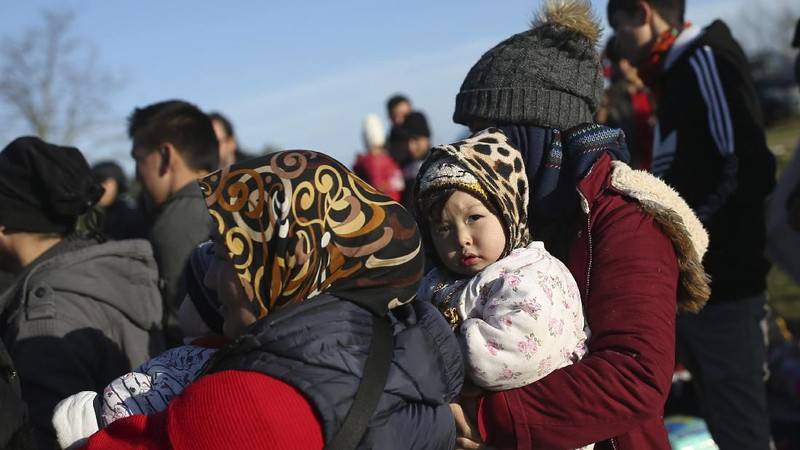 Ratusan pengungsi Suriah kini kembali mencari jalan menuju Eropa di sekitar perbatasan Yunani.