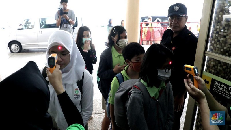 Sekolah Tunas Global Depok memiliki enam alat thermoscreening.
